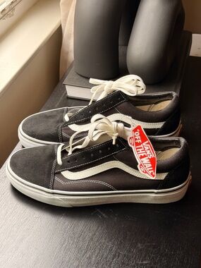 NWT Vans black canvas+suede sneakers